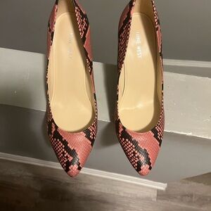 Nine West Pink and Black Heels with Elegant Design